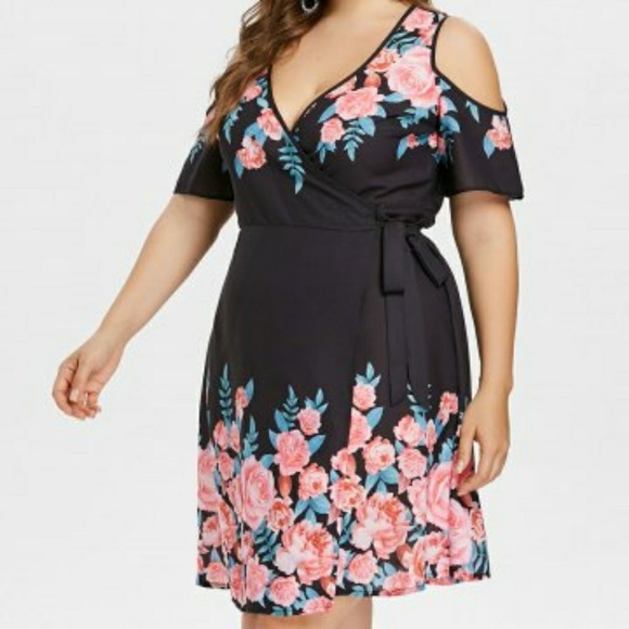 Rosegal Dresses & Skirts - Rosegal wrap floral print dress size 4X